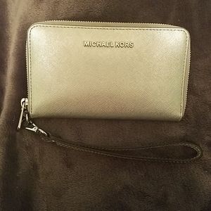 Michael kors silver clutch wallet